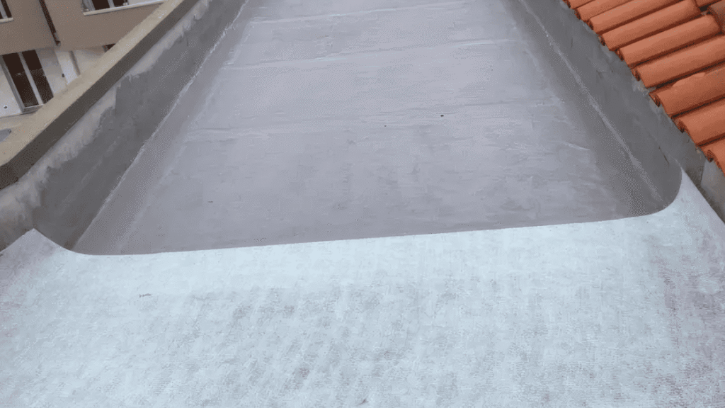 Come rinnovare la protezione di un tetto piano - Articolo guida - Winkler Chimica